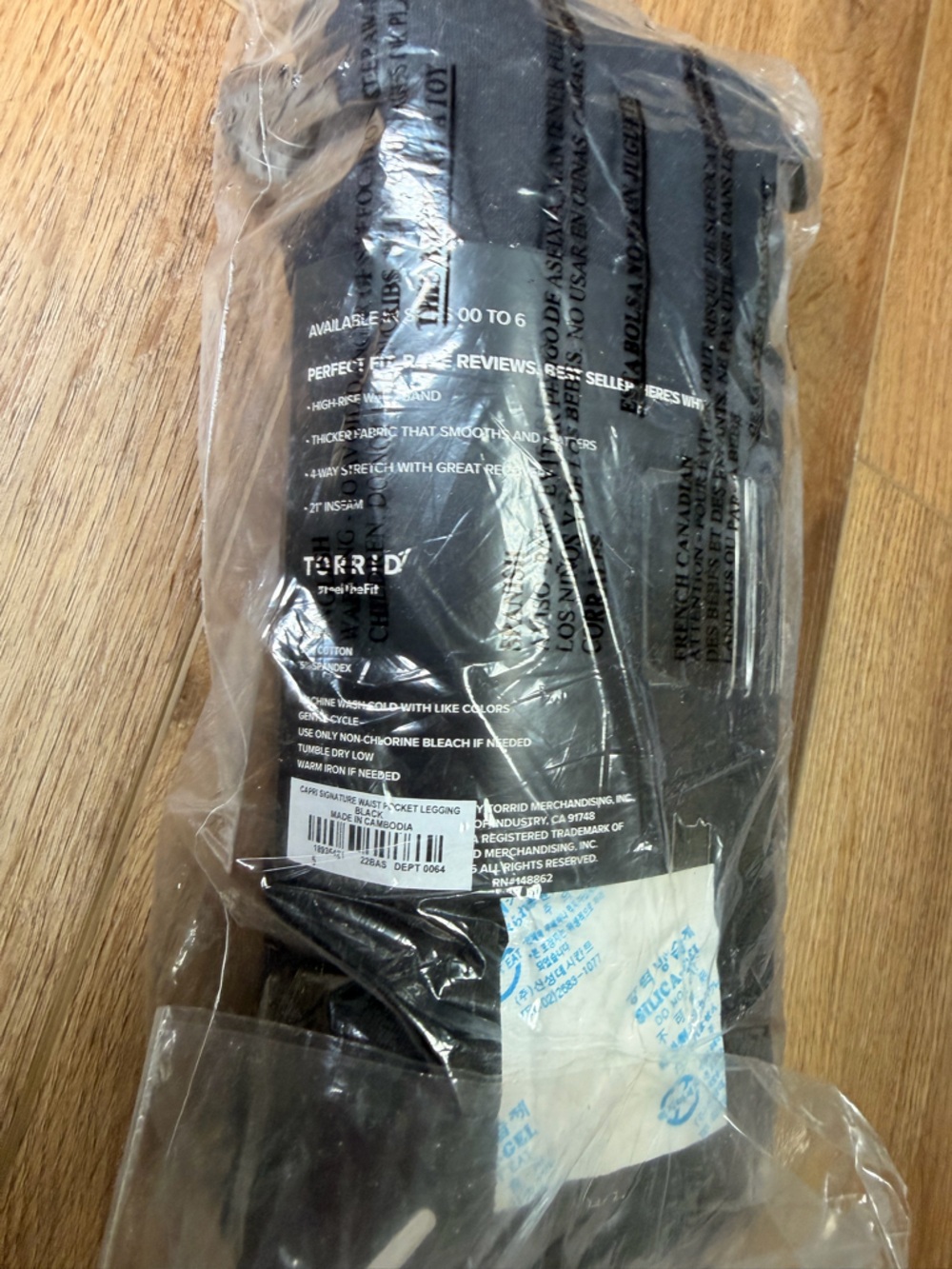 Torrid Size 5X Capri Leggings NWT Black Signature Waist Pocket Stretch Plus 28 - Picture 3 of 6